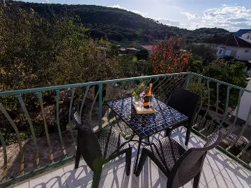 Studio Apartment with Balcony in Okrug Donji