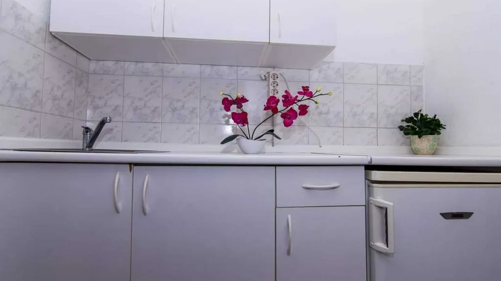 Studio Apartment with Balcony in Okrug Donji