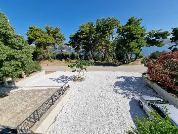 Sea View Apartment for 4 in Okrug Donji