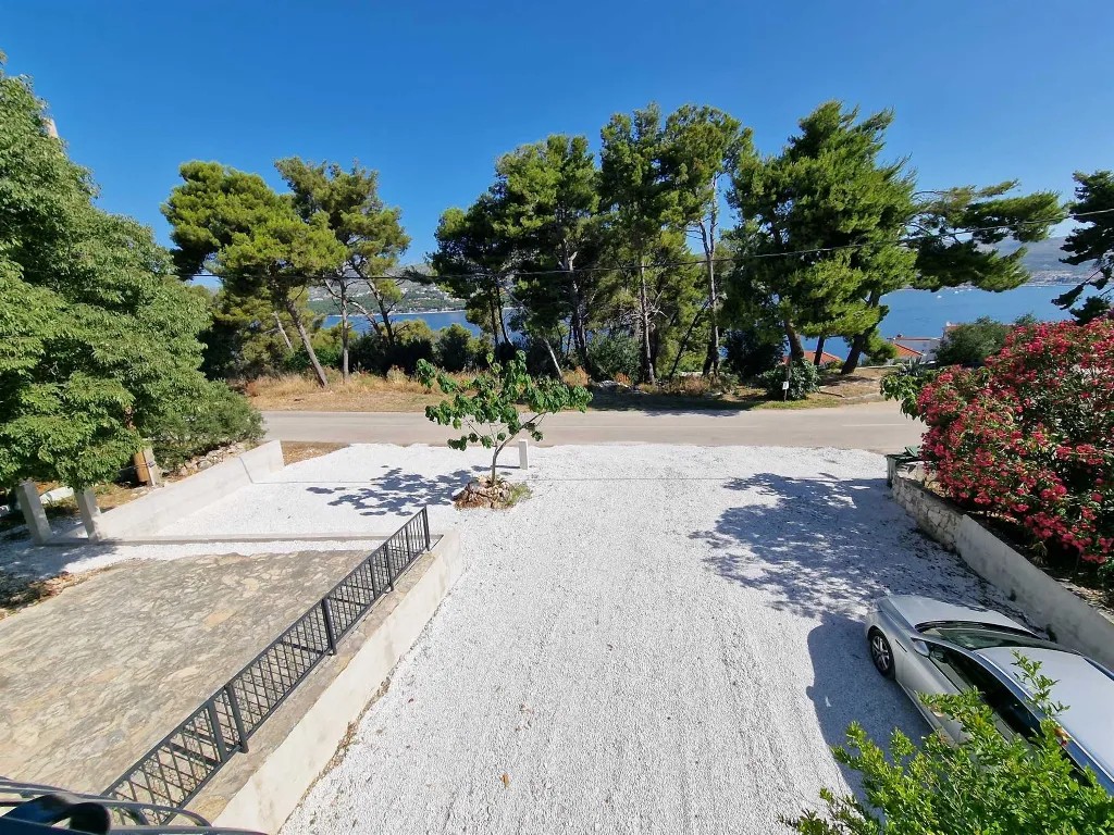 Sea View Apartment for 4 in Okrug Donji