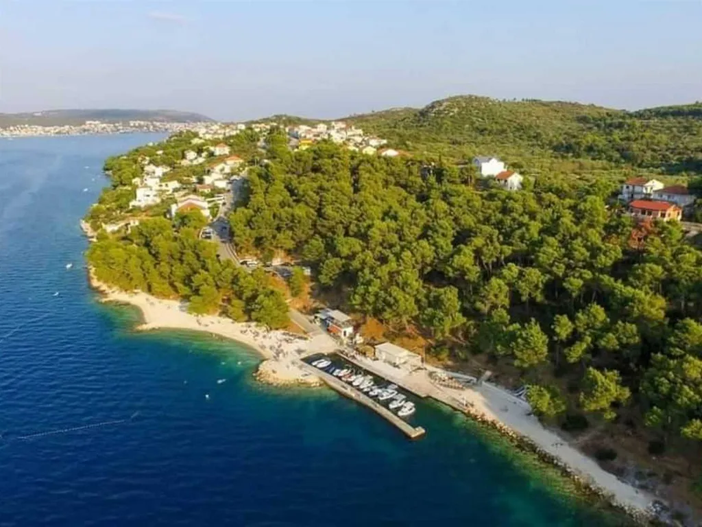 Sea View Apartment for 4 in Okrug Donji