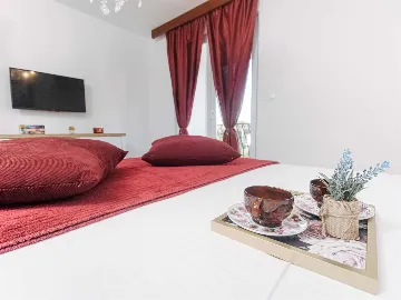 Sea View Apartment for 4 in Okrug Donji