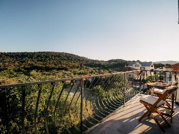 Sea View Apartment for 4 in Okrug Donji