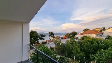 Sea View Apartment for 4 in Okrug Donji