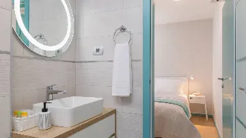 Modern Coastal Villa Retreat Okrug Gornji