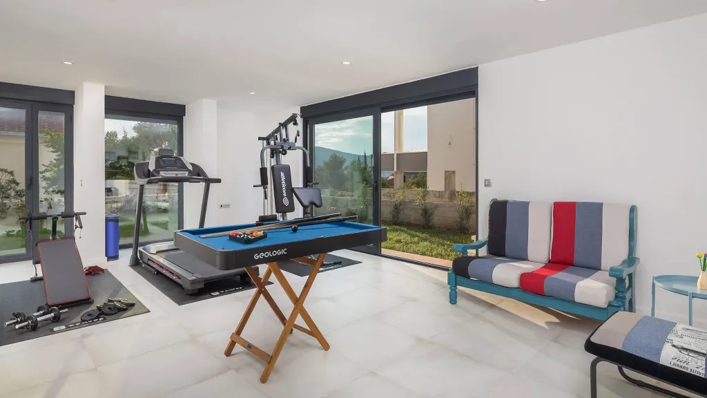Modern Coastal Villa Retreat Okrug Gornji