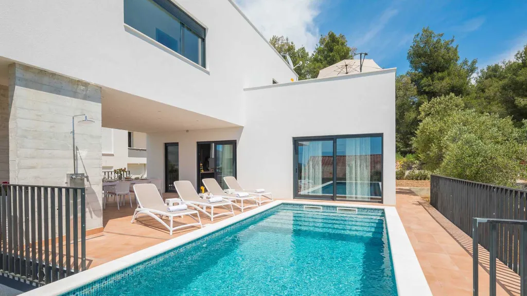 Modern Coastal Villa Retreat Okrug Gornji