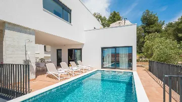 Modern Coastal Villa Retreat Okrug Gornji