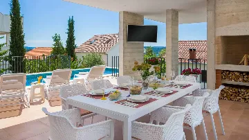 Modern Coastal Villa Retreat Okrug Gornji