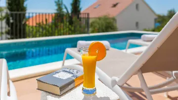 Modern Coastal Villa Retreat Okrug Gornji