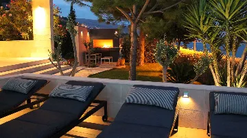 Seget Donji Duplex Apartment with Shared Heated Pool