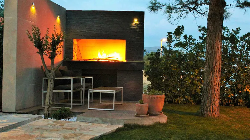 Seget Donji Duplex Apartment with Shared Heated Pool