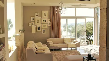 Seget Donji Duplex Apartment with Shared Heated Pool