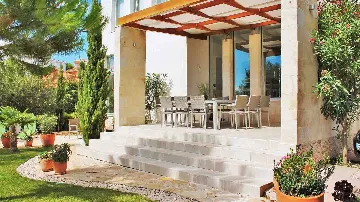 Seget Donji Duplex Apartment with Shared Heated Pool