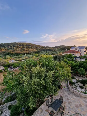 2-Bedroom Apartment in Okrug Donji for 6 Guests