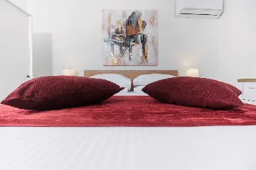 2-Bedroom Apartment in Okrug Donji for 6 Guests