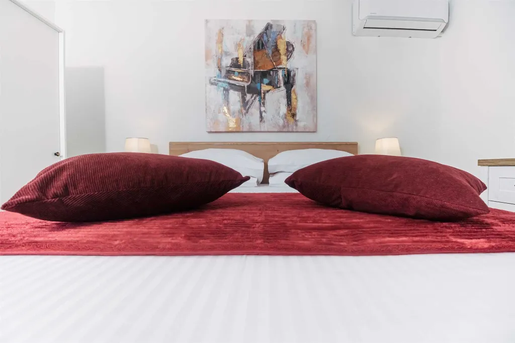 2-Bedroom Apartment in Okrug Donji for 6 Guests