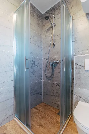 2-Bedroom Apartment in Okrug Donji for 6 Guests