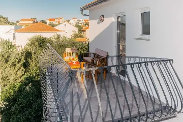 2-Bedroom Apartment in Okrug Donji for 6 Guests