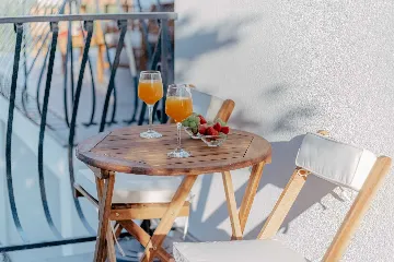 2-Bedroom Apartment in Okrug Donji for 6 Guests