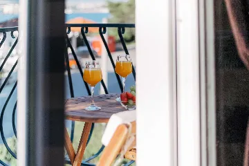 2-Bedroom Apartment in Okrug Donji for 6 Guests