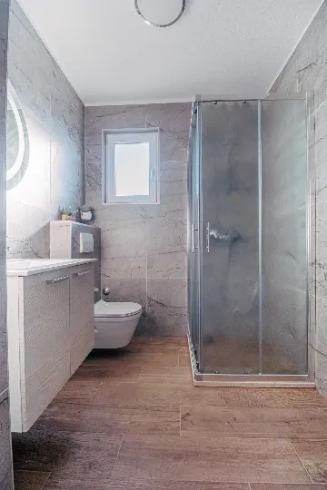 2-Bedroom Apartment in Okrug Donji for 6 Guests