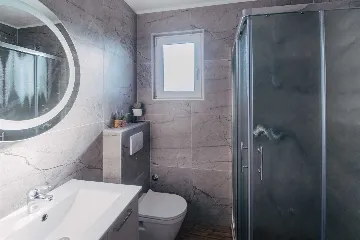 2-Bedroom Apartment in Okrug Donji for 6 Guests