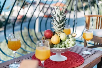 2-Bedroom Apartment in Okrug Donji for 6 Guests