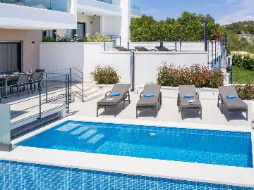 Villa with Heated Pool and Sea Views in Vinišće