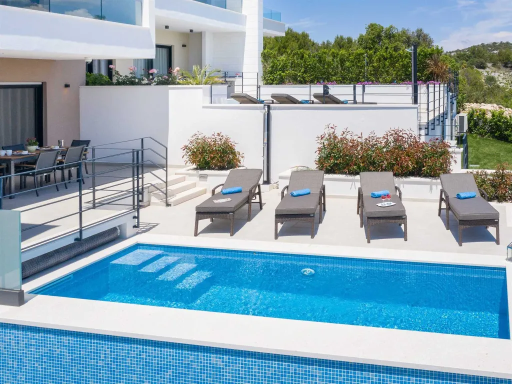 Villa with Heated Pool and Sea Views in Vinišće