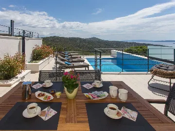Villa with Heated Pool and Sea Views in Vinišće