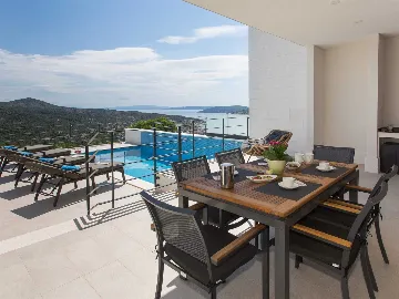 Villa with Heated Pool and Sea Views in Vinišće