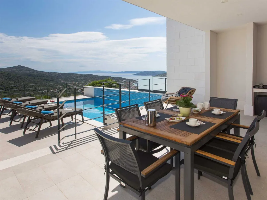Villa with Heated Pool and Sea Views in Vinišće