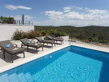 Villa with Heated Pool and Sea Views in Vinišće