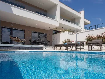 Villa with Heated Pool and Sea Views in Vinišće