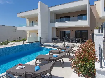 Villa with Heated Pool and Sea Views in Vinišće