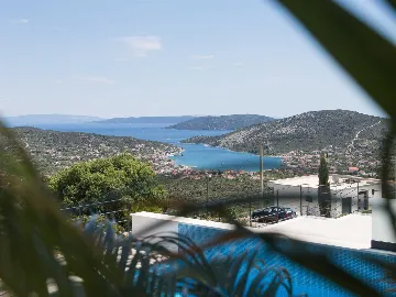 Villa with Heated Pool and Sea Views in Vinišće