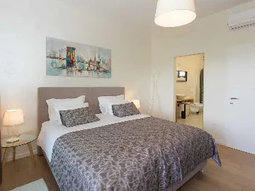 Villa with Heated Pool and Sea Views in Vinišće