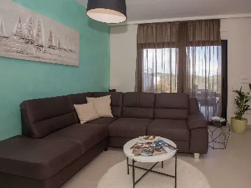 Villa with Heated Pool and Sea Views in Vinišće