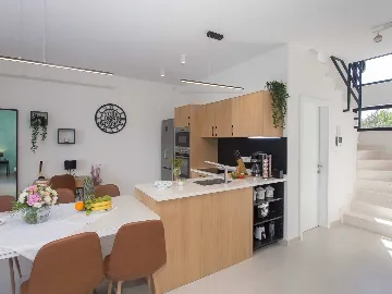 Villa with Heated Pool and Sea Views in Vinišće