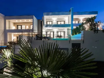 Villa with Heated Pool and Sea Views in Vinišće