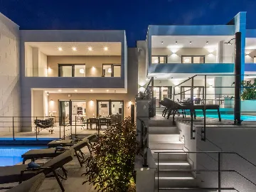 Villa with Heated Pool and Sea Views in Vinišće