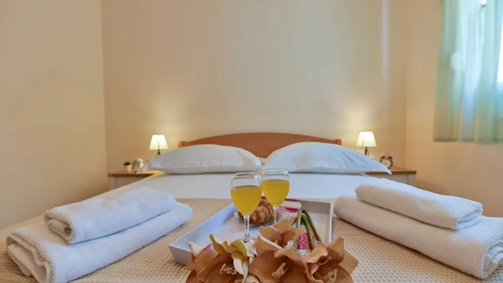 Sea-View 1-Bedroom Apartment in Trogir (Sleeps 3)