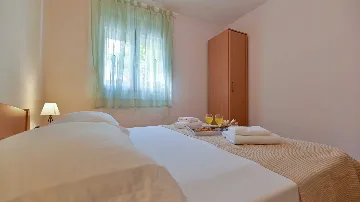 Sea-View 1-Bedroom Apartment in Trogir (Sleeps 3)