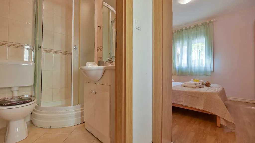 Sea-View 1-Bedroom Apartment in Trogir (Sleeps 3)
