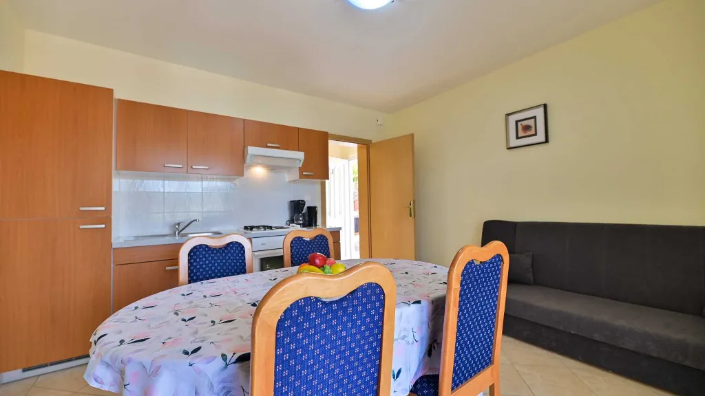 Sea-View 1-Bedroom Apartment in Trogir (Sleeps 3)
