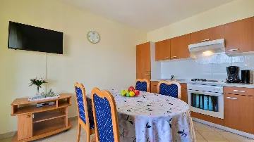 Sea-View 1-Bedroom Apartment in Trogir (Sleeps 3)