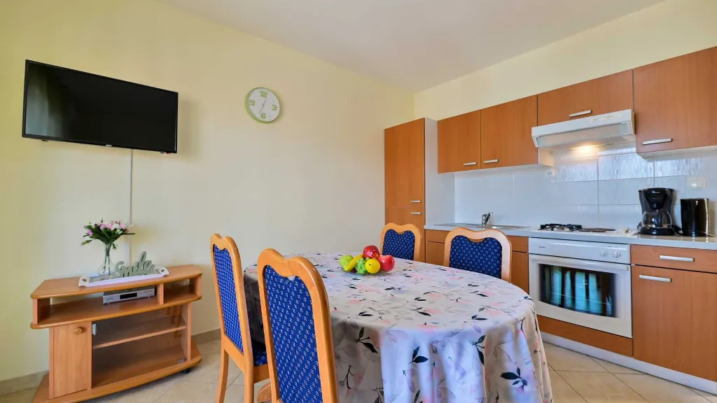 Sea-View 1-Bedroom Apartment in Trogir (Sleeps 3)