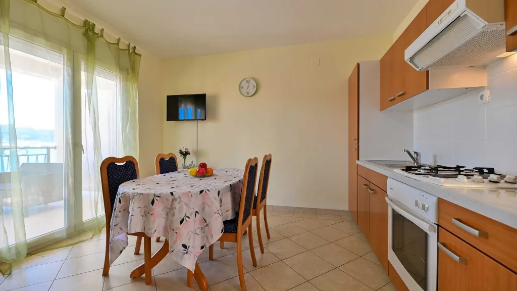 Sea-View 1-Bedroom Apartment in Trogir (Sleeps 3)