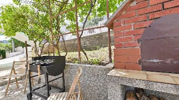 Sea-View 1-Bedroom Apartment in Trogir (Sleeps 3)